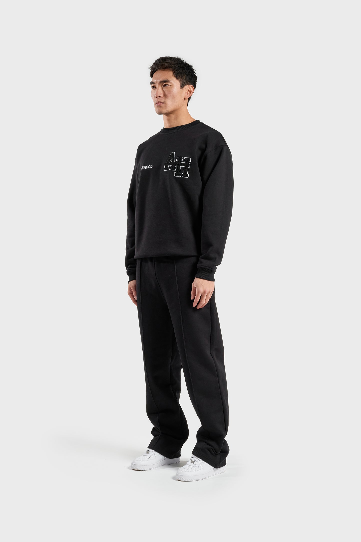 COLLEGE SWEATSHIRT - BLACK