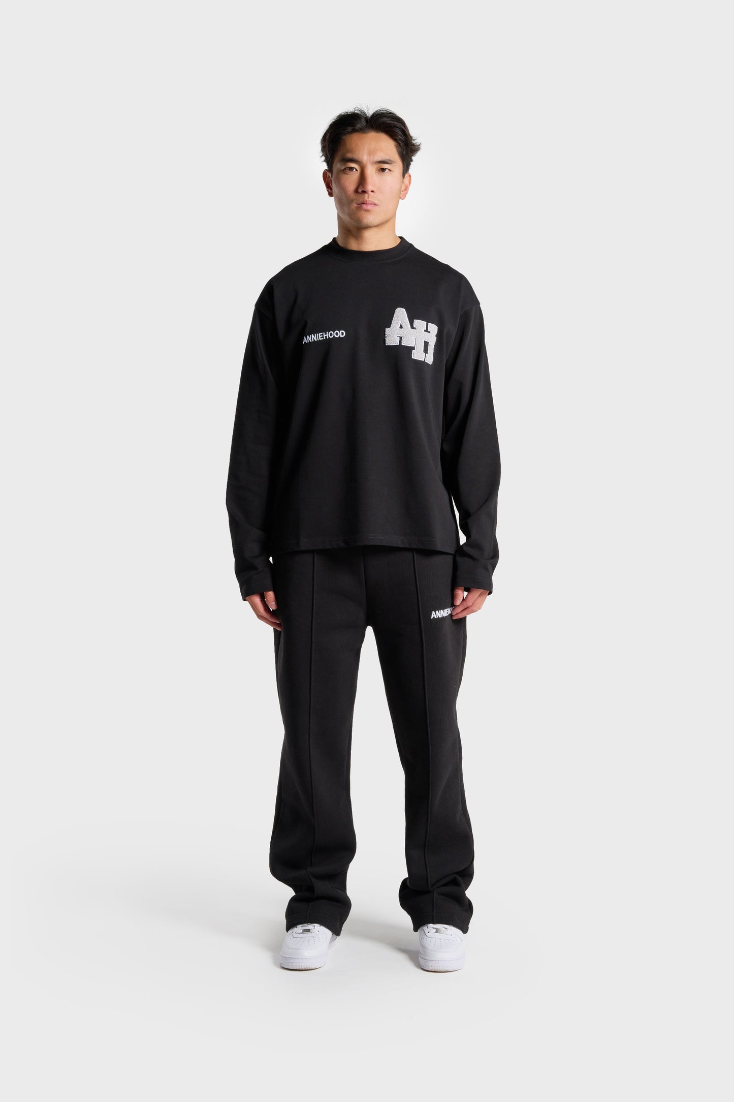 LONG-SLEEVE COLLEGE TSHIRT - BLACK