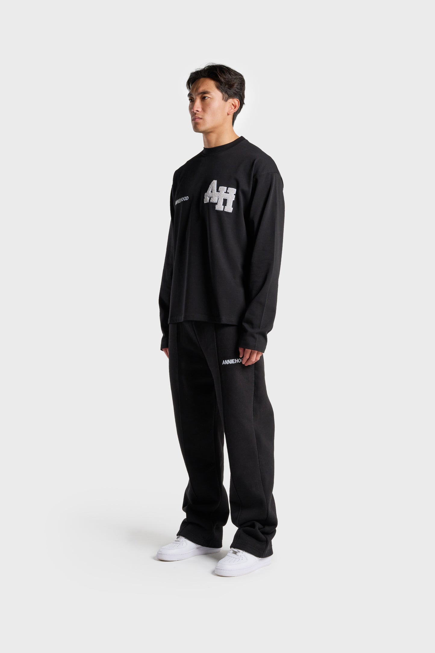 LONG-SLEEVE COLLEGE TSHIRT - BLACK