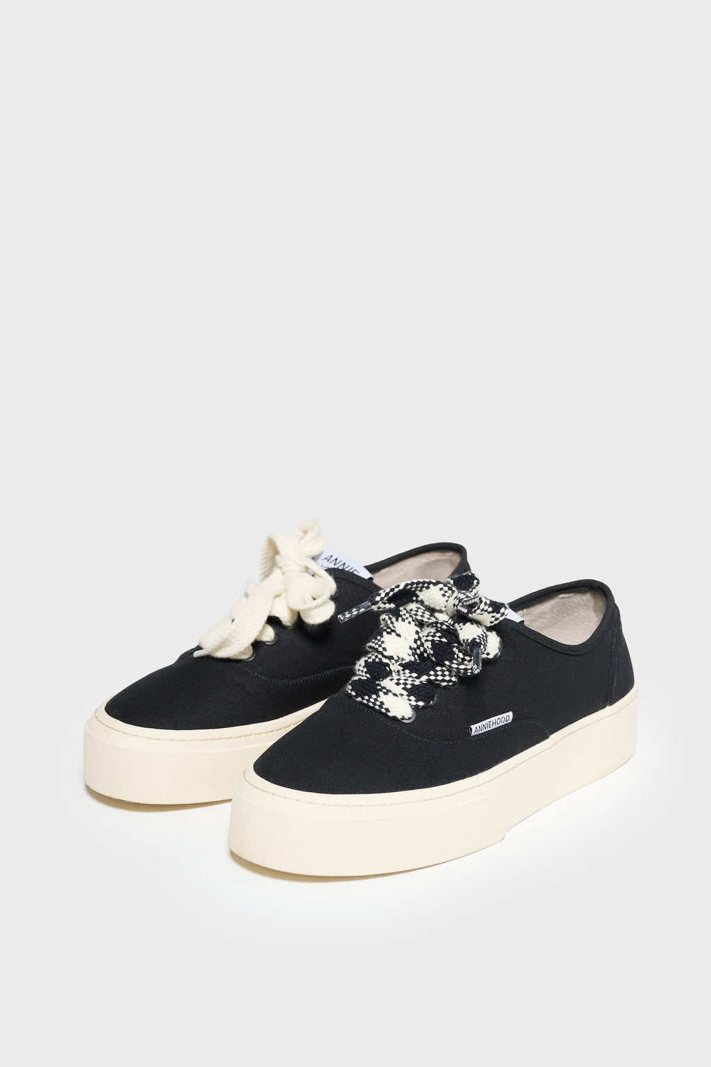LACE UPS