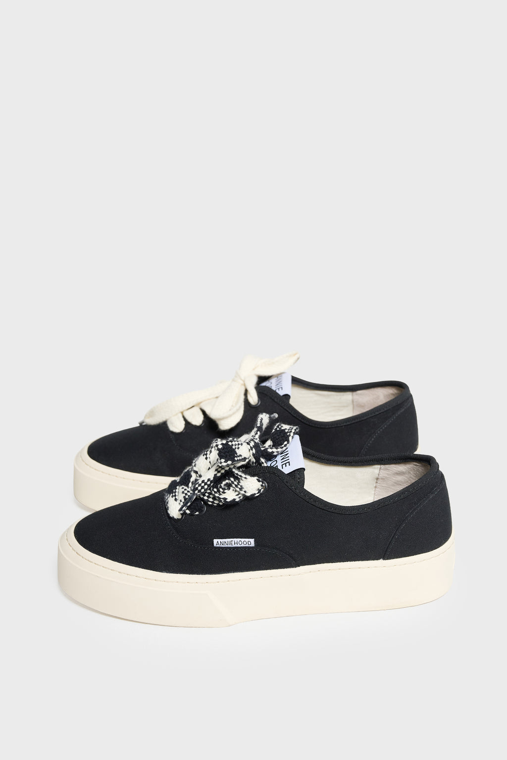 LACE UPS